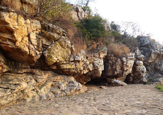 王舍城 Rajgir 七葉窟 Saptparni Cave 佛教經典第一次結集處